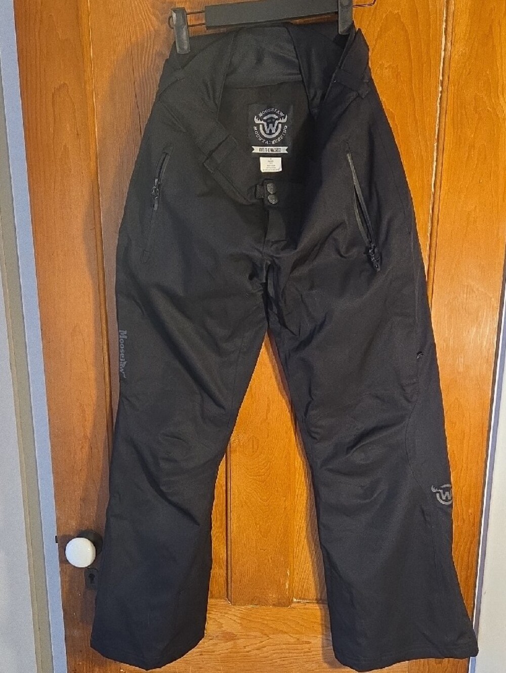 Moosejaw Mountaineering Women's Insulated Black Ski and Snow Cargo Pants